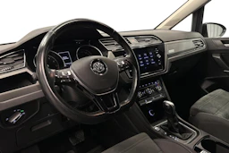 musta Volkswagen Touran 2020 kuva 6.