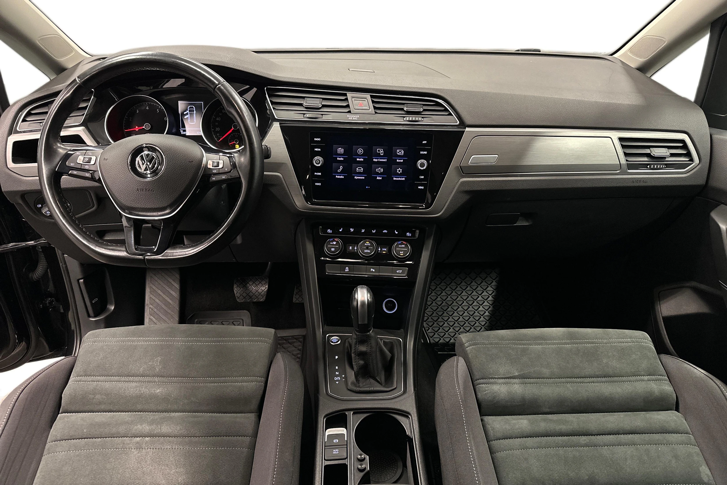 musta Volkswagen Touran 2020 kuva 7.