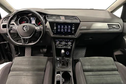musta Volkswagen Touran 2020 kuva 7.