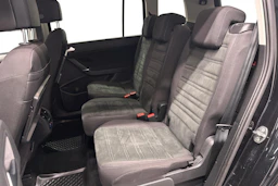 musta Volkswagen Touran 2020 kuva 8.