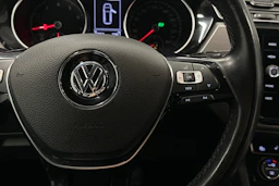 musta Volkswagen Touran 2020 kuva 12.