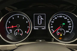 musta Volkswagen Touran 2020 kuva 13.