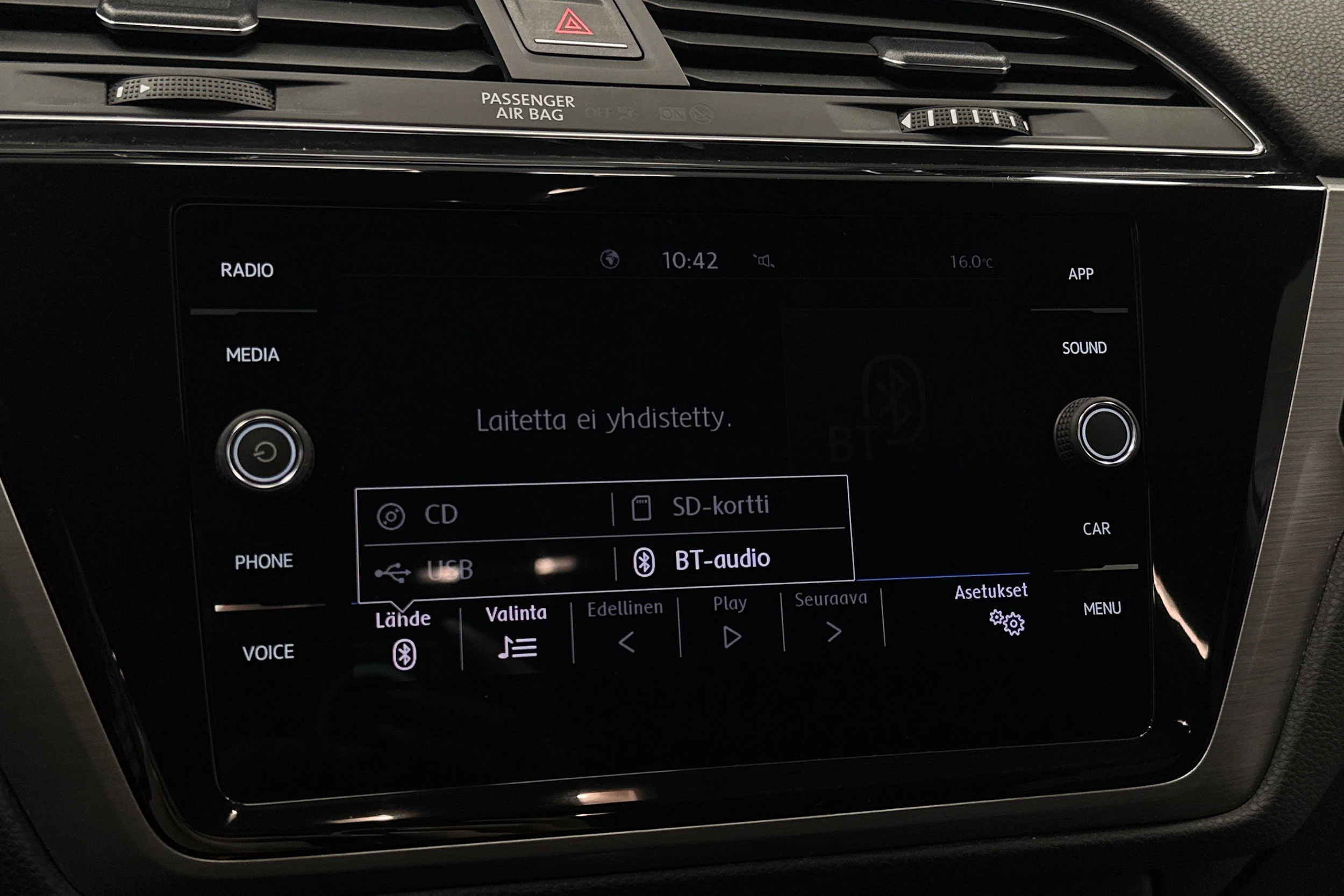 musta Volkswagen Touran 2020 kuva 19.