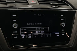 musta Volkswagen Touran 2020 kuva 19.