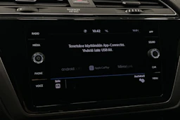 musta Volkswagen Touran 2020 kuva 20.