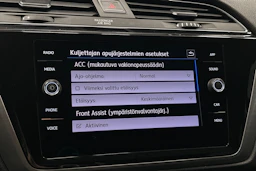 musta Volkswagen Touran 2020 kuva 23.