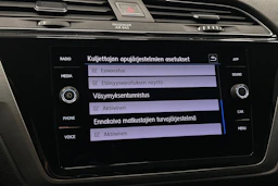 musta Volkswagen Touran 2020 kuva 24.