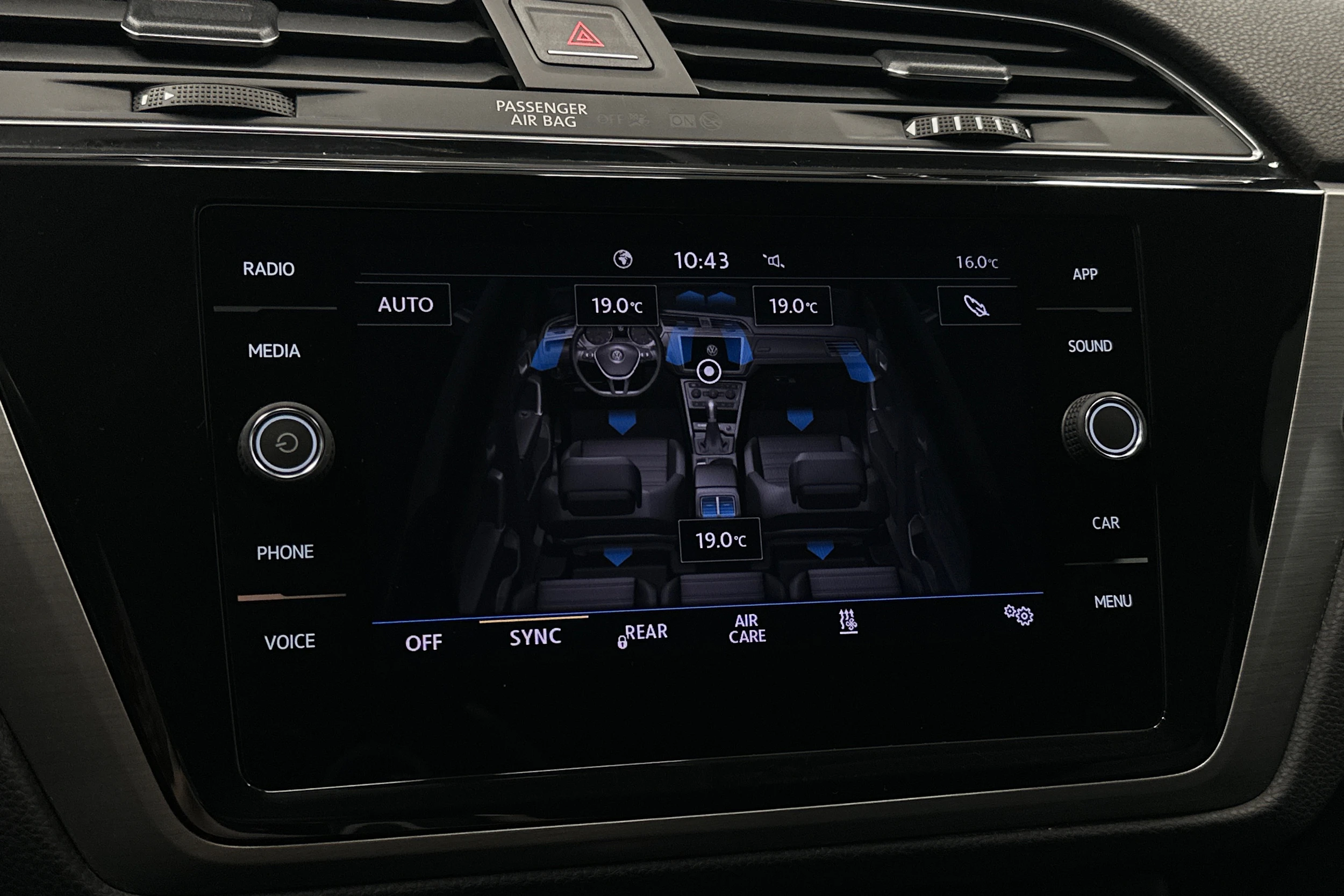 musta Volkswagen Touran 2020 kuva 25.