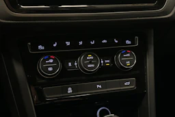 musta Volkswagen Touran 2020 kuva 27.