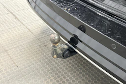musta Volkswagen Touran 2020 kuva 32.