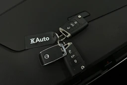 musta Volkswagen Touran 2020 kuva 34.
