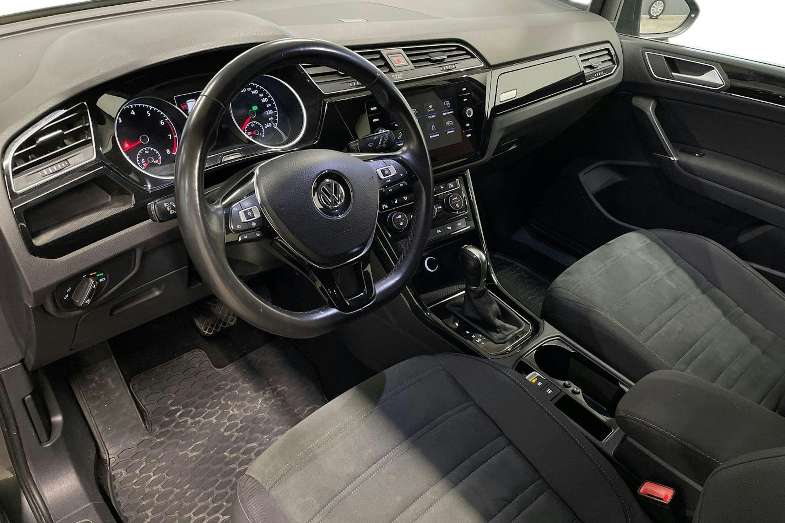 Harmaa Volkswagen TOURAN 2020 kuva 7.