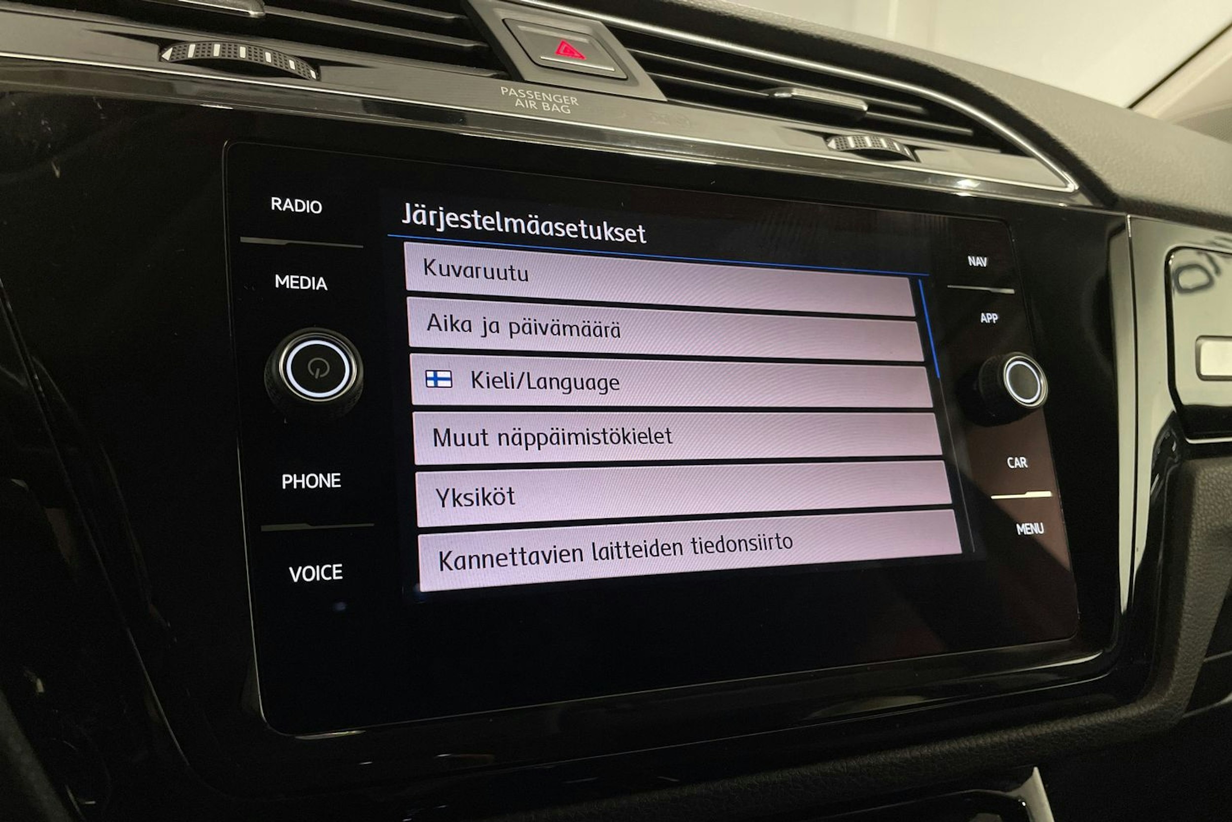 Harmaa Volkswagen TOURAN 2020 kuva 19.