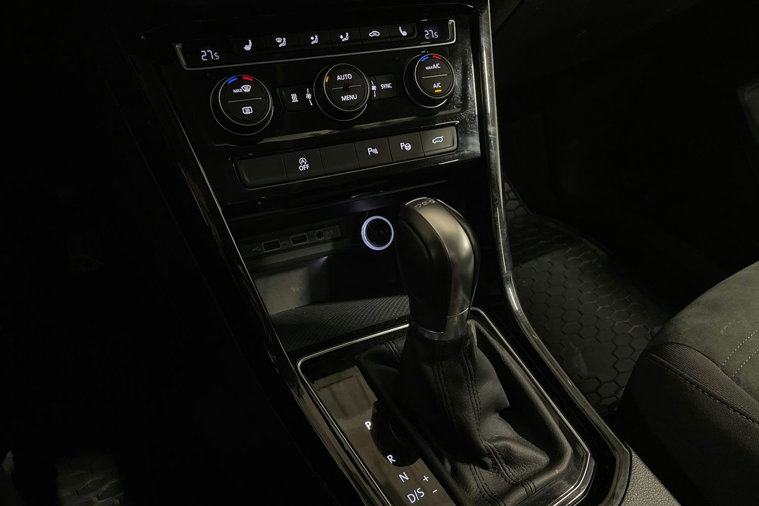 Harmaa Volkswagen TOURAN 2020 kuva 23.