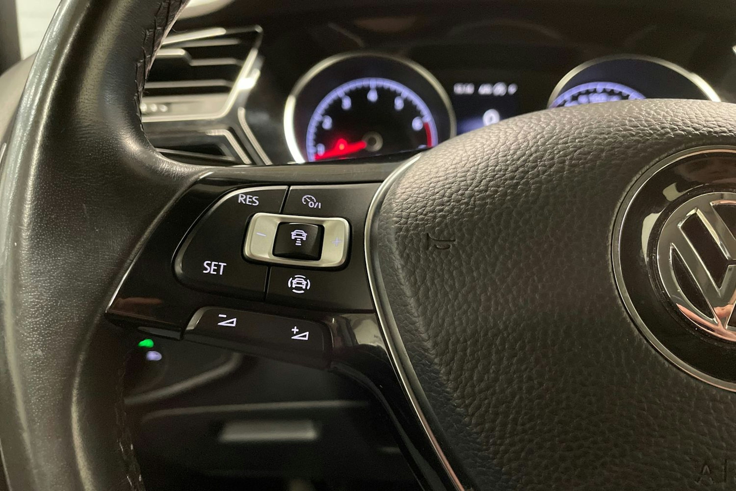 Harmaa Volkswagen TOURAN 2020 kuva 25.