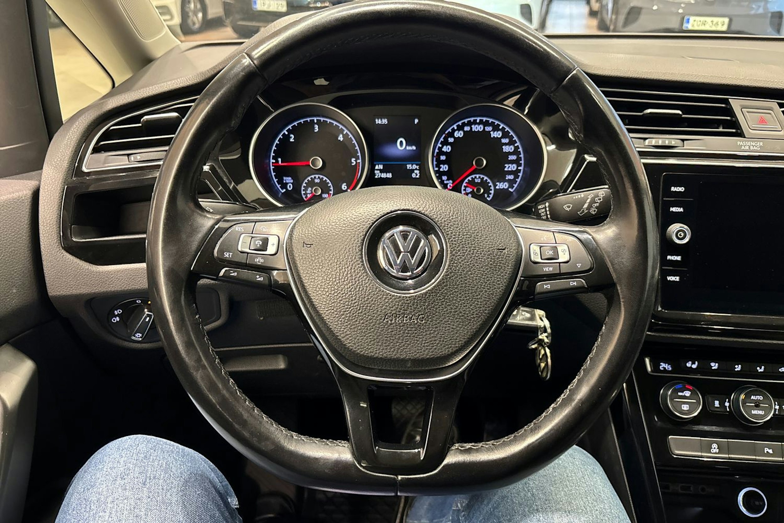 Sininen Volkswagen TOURAN 2020 kuva 17.