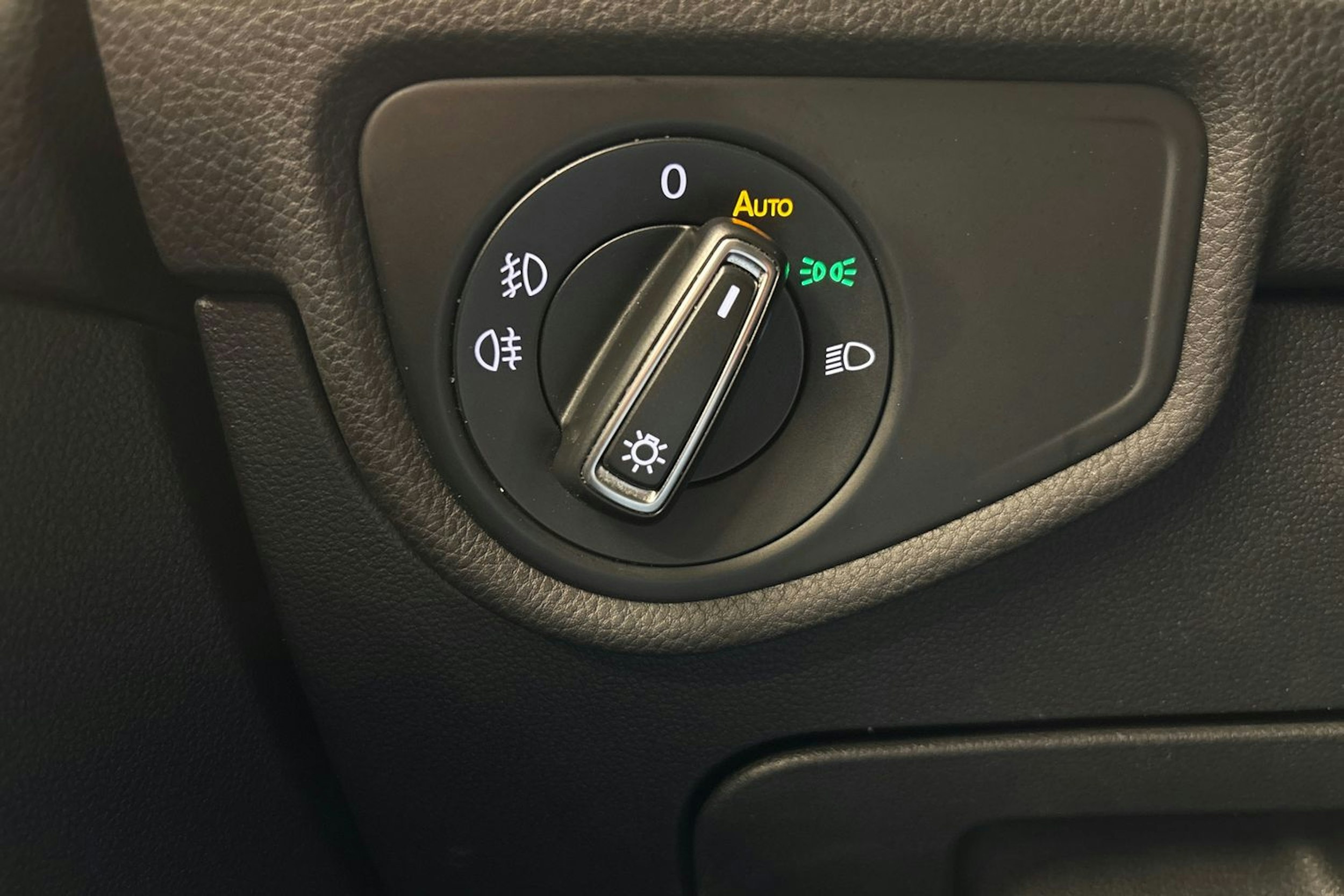 Sininen Volkswagen TOURAN 2020 kuva 20.