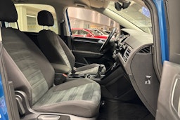 Sininen Volkswagen TOURAN 2020 kuva 30.