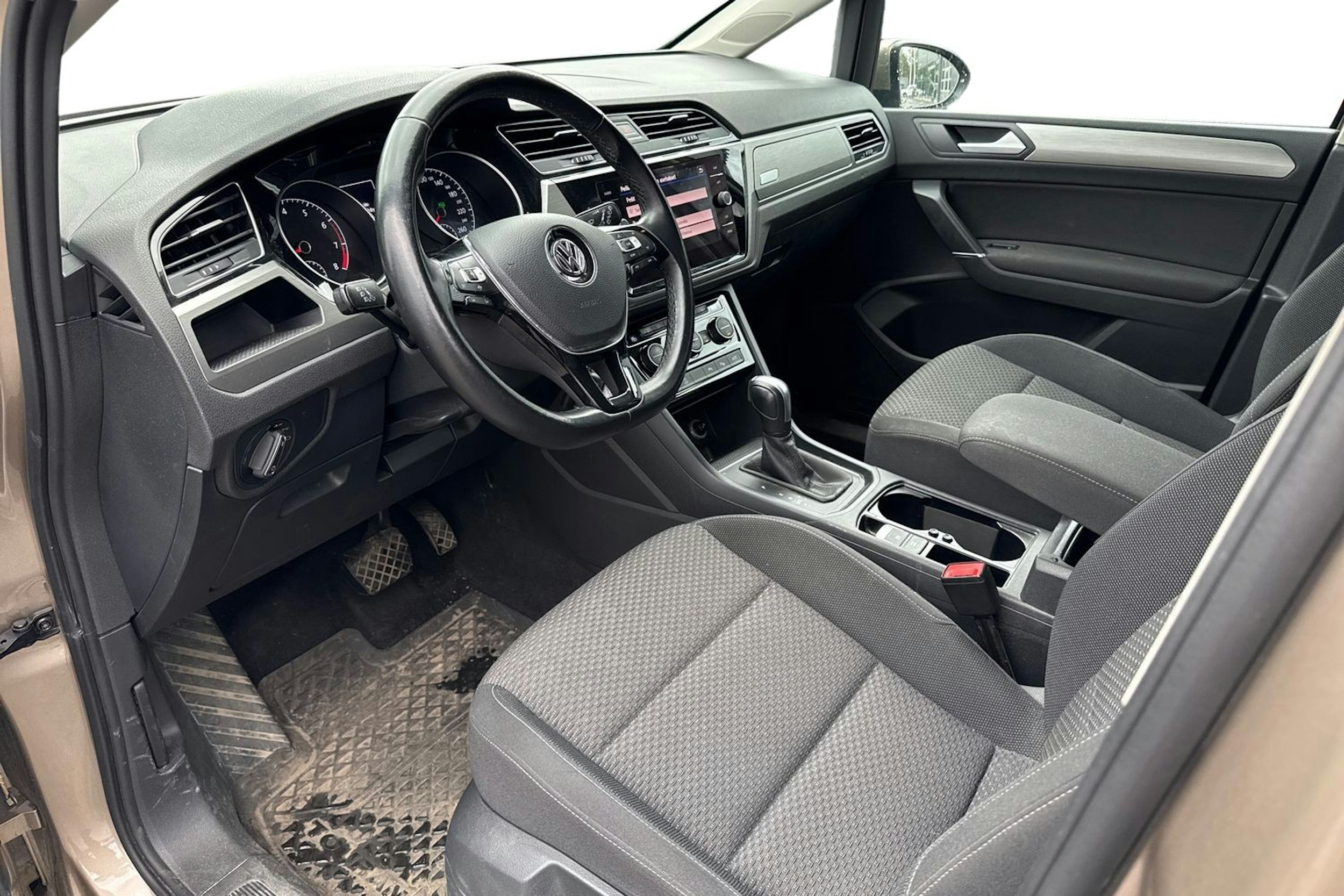 met. ruskea (beige) Volkswagen Touran 2020 kuva 3.