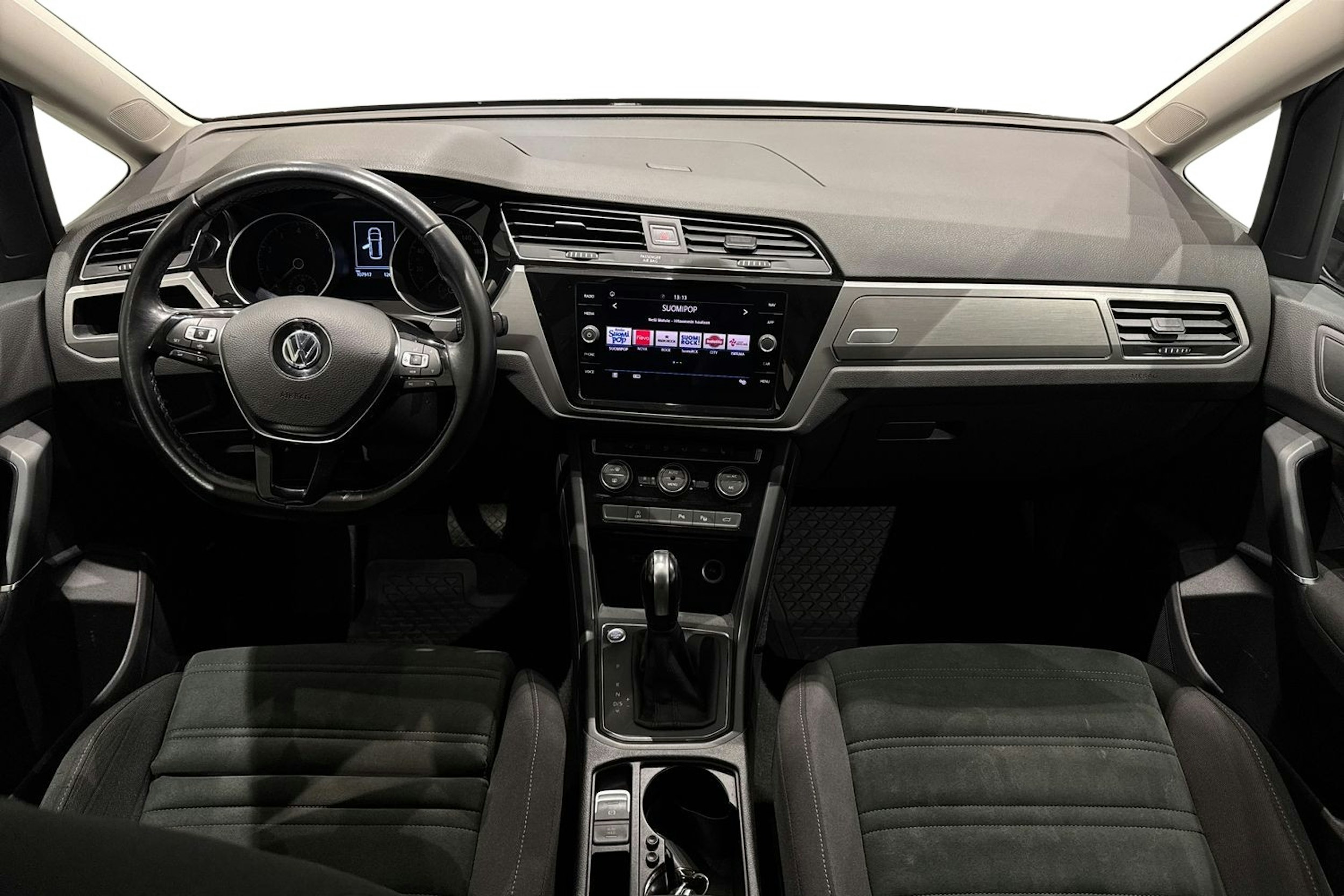 met. musta Volkswagen Touran 2020 kuva 9.