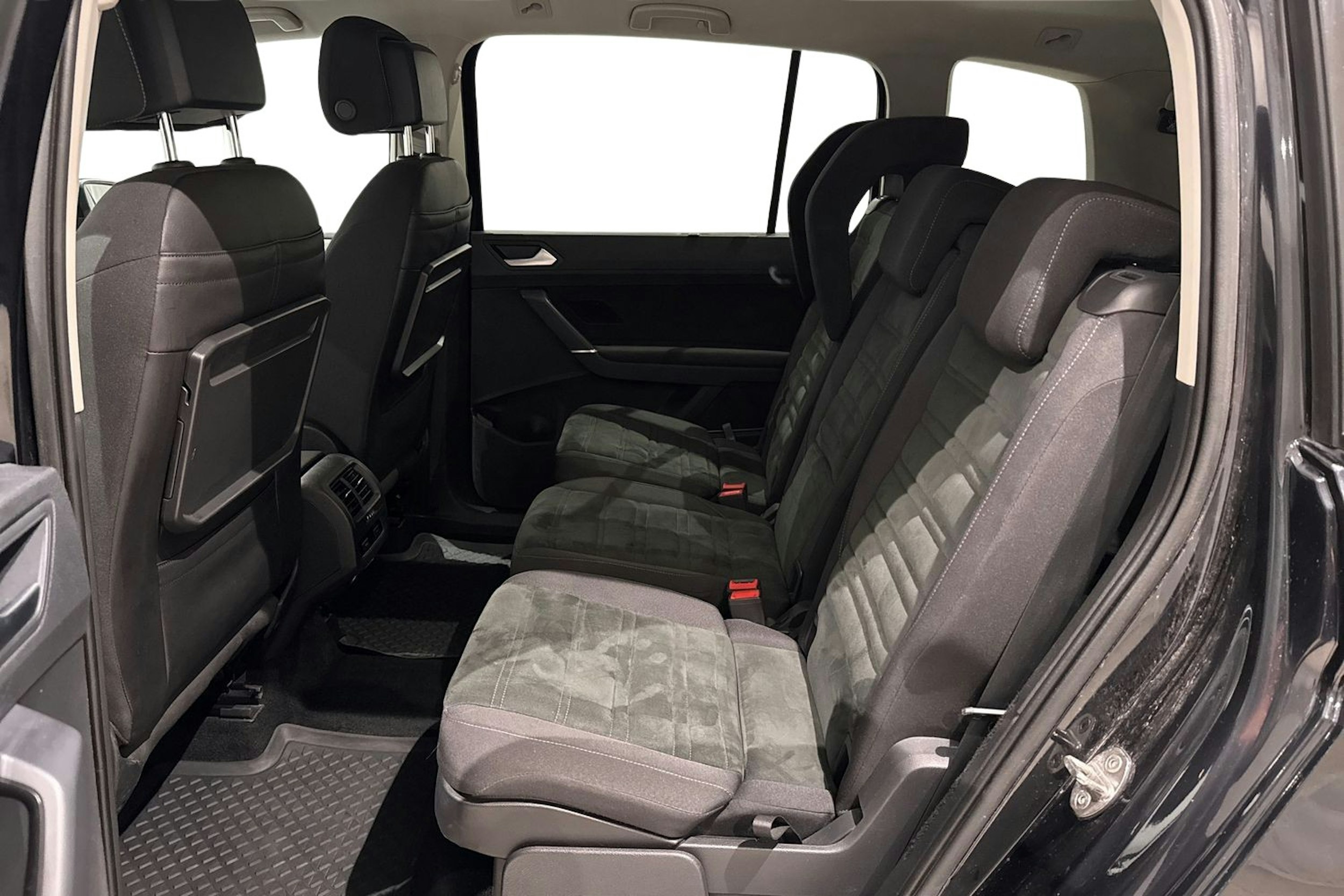 met. musta Volkswagen Touran 2020 kuva 10.