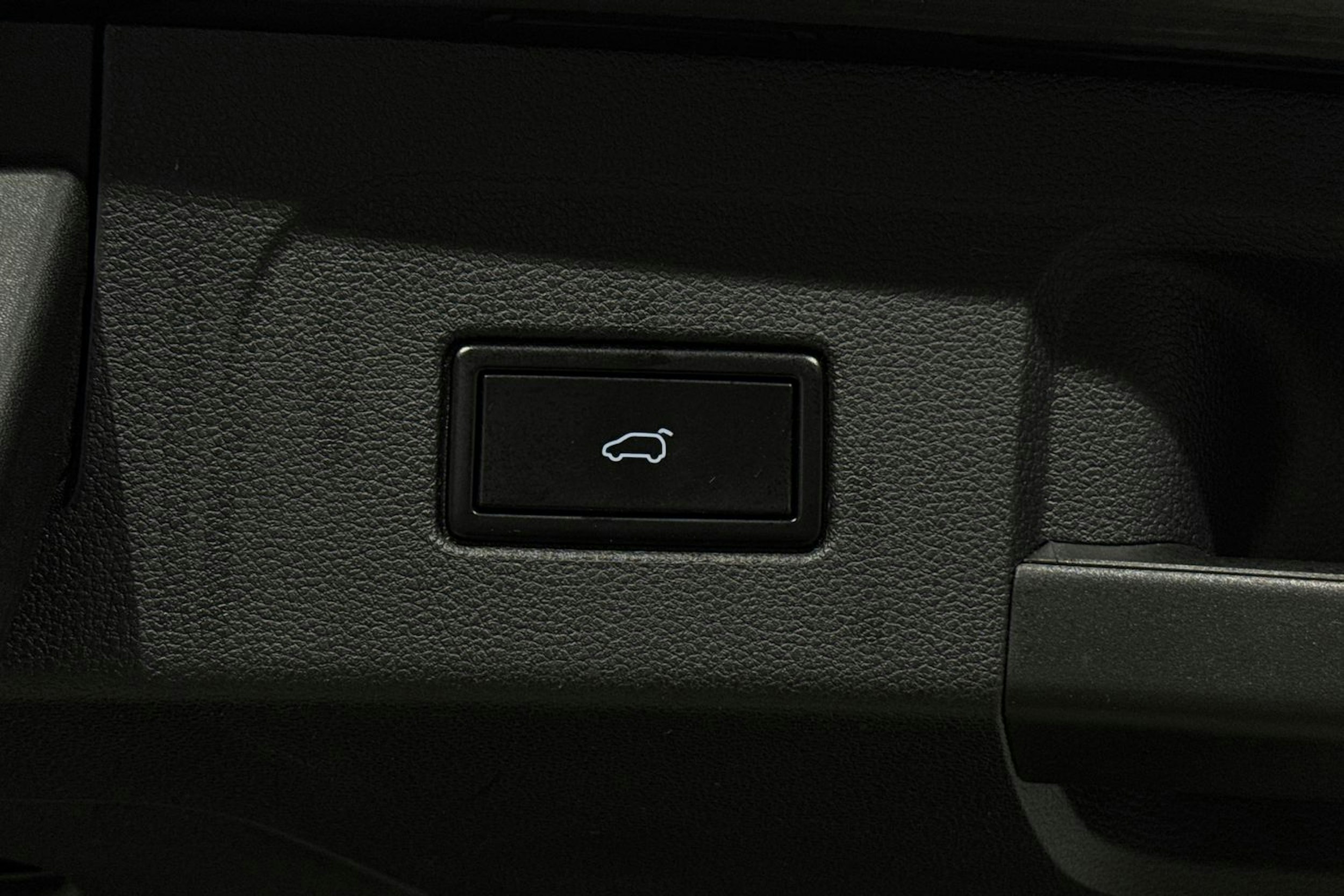 met. musta Volkswagen Touran 2020 kuva 16.