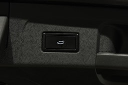 met. musta Volkswagen Touran 2020 kuva 16.