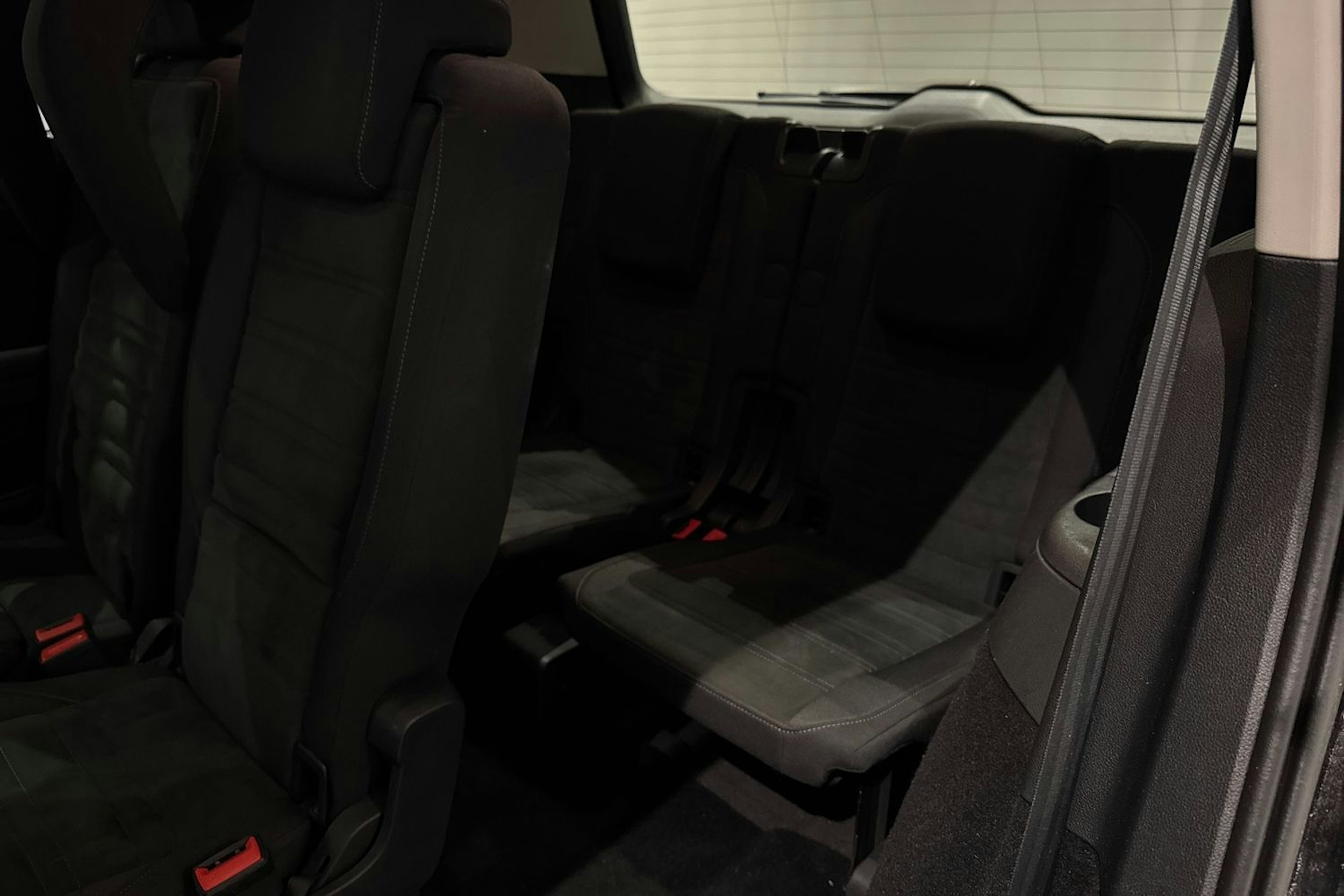 met. musta Volkswagen Touran 2020 kuva 18.