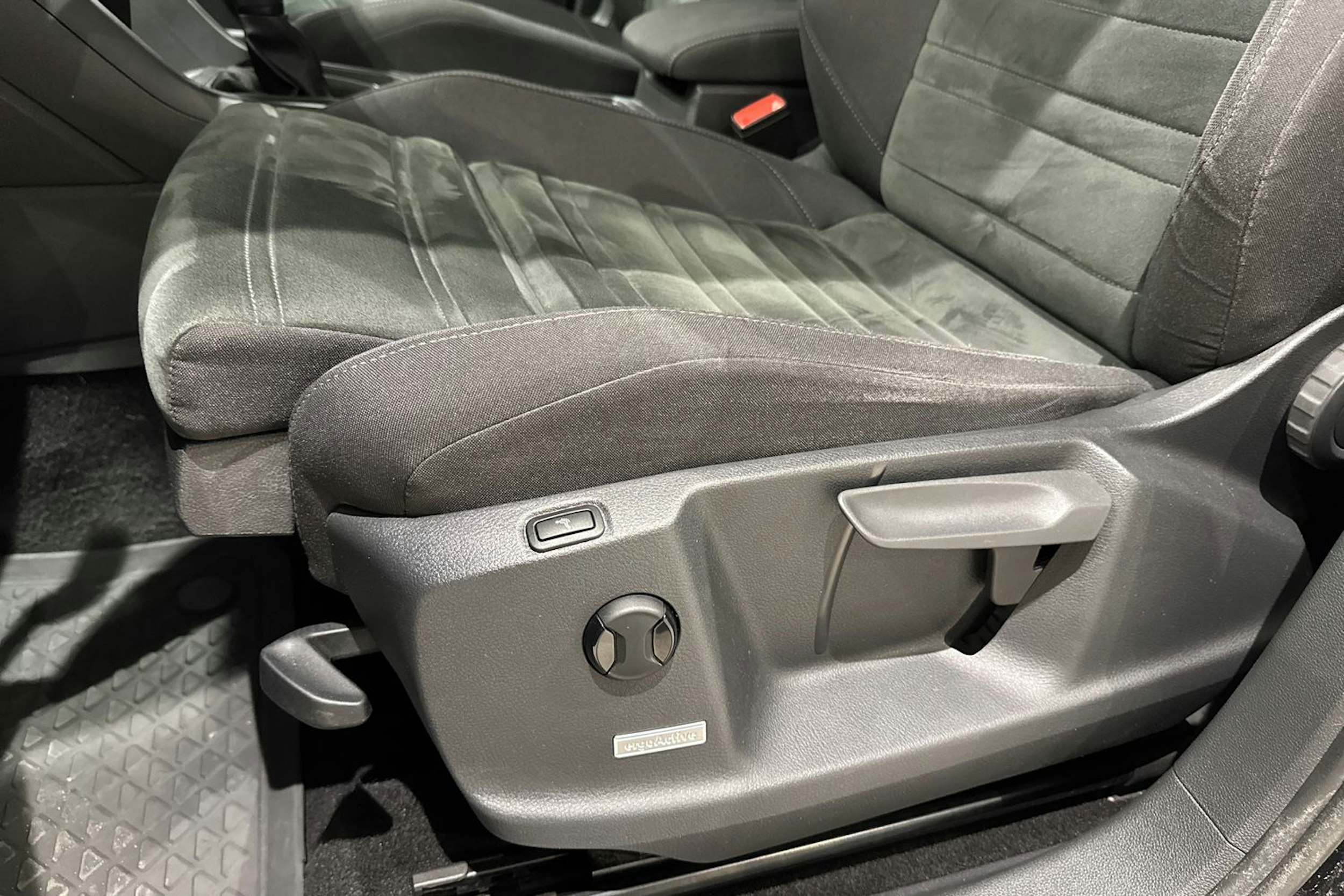 met. musta Volkswagen Touran 2020 kuva 20.