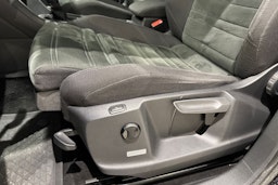 met. musta Volkswagen Touran 2020 kuva 20.
