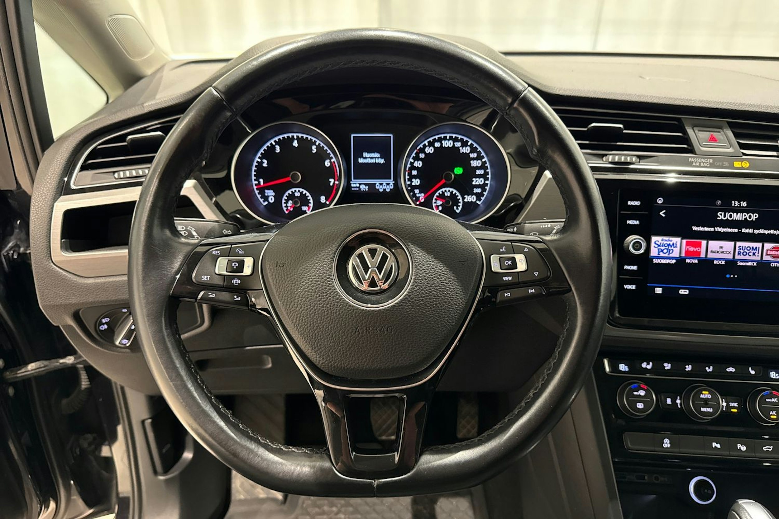 met. musta Volkswagen Touran 2020 kuva 21.
