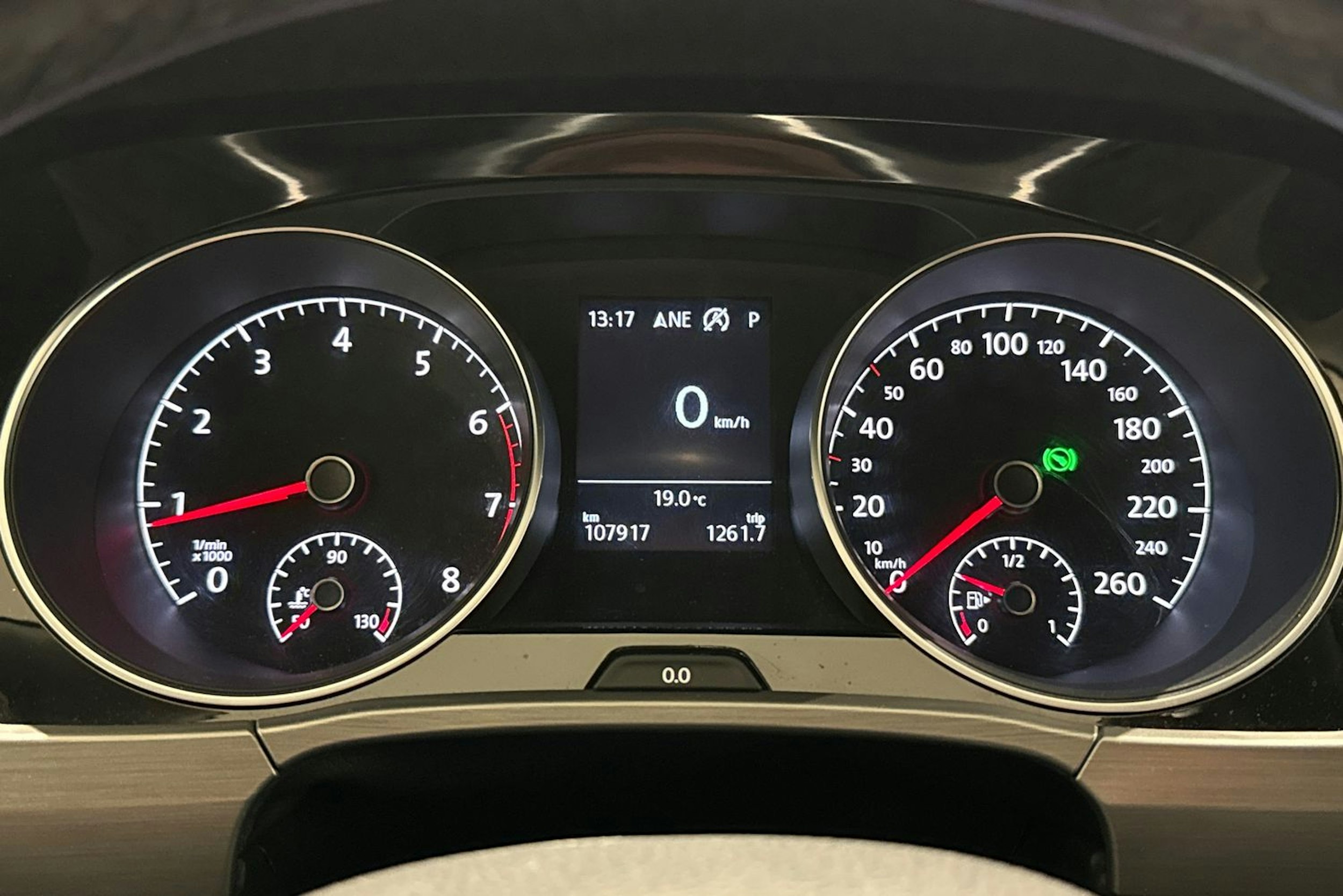 met. musta Volkswagen Touran 2020 kuva 22.