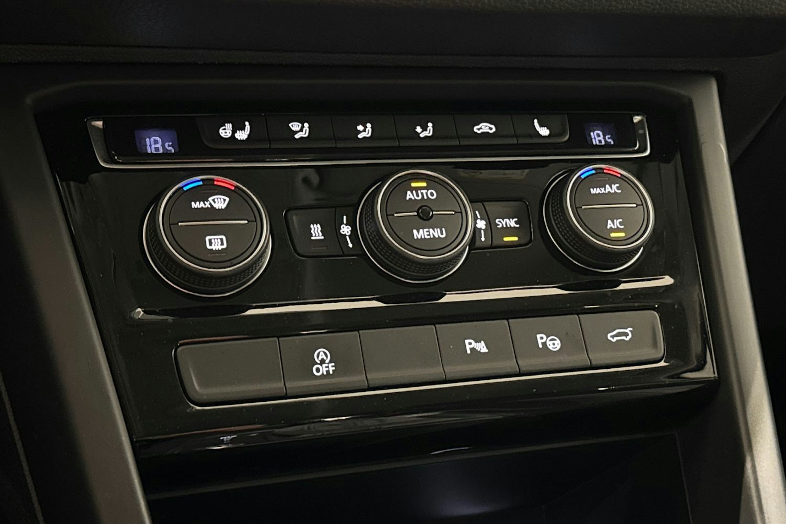 met. musta Volkswagen Touran 2020 kuva 23.