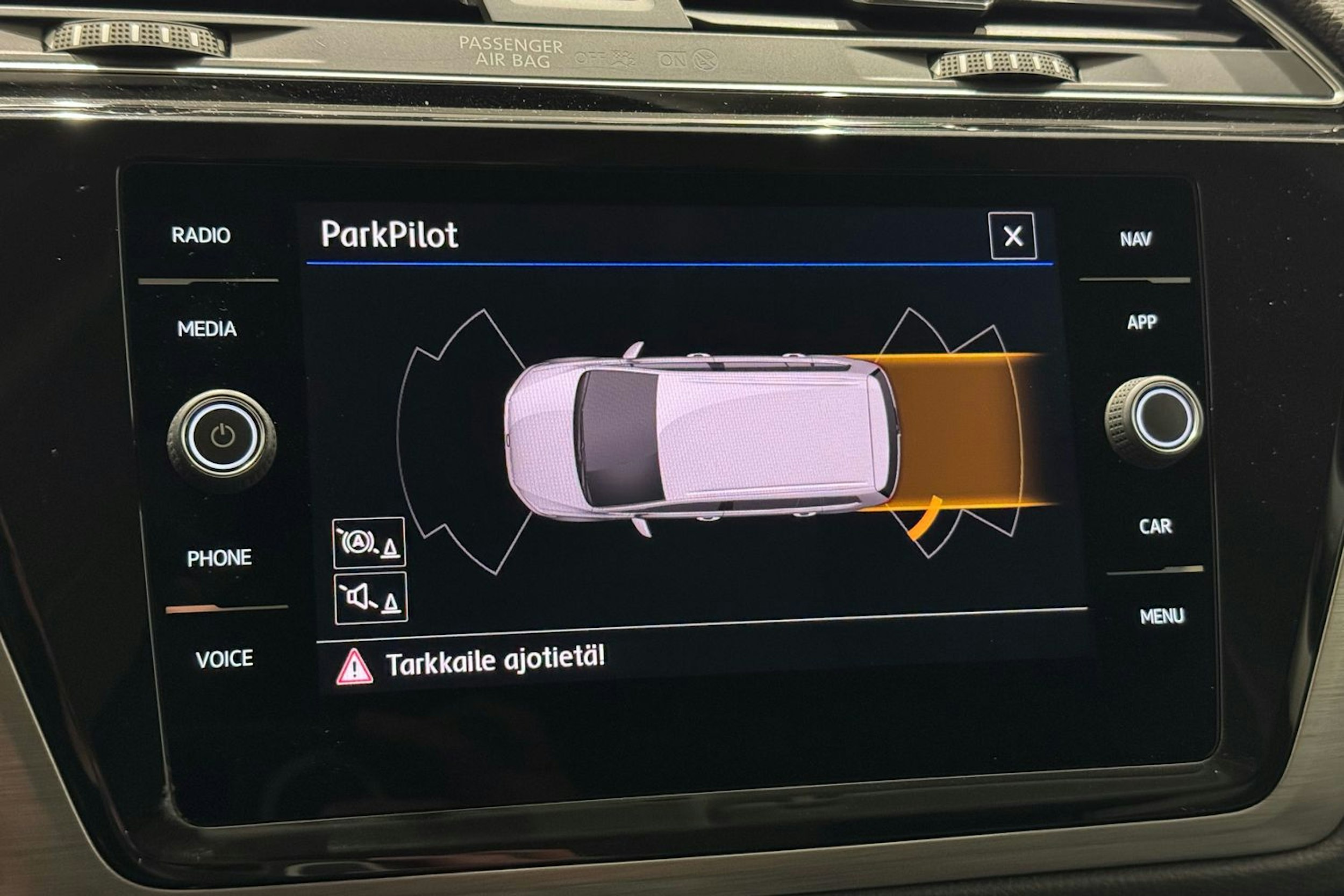 met. musta Volkswagen Touran 2020 kuva 24.