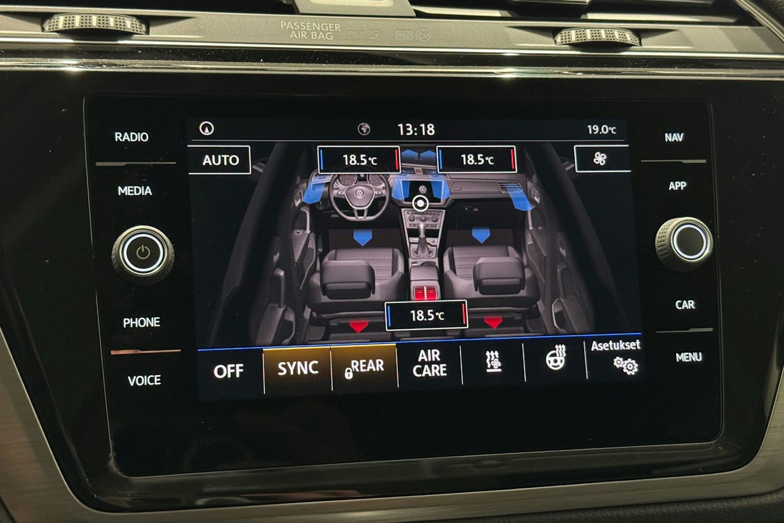 met. musta Volkswagen Touran 2020 kuva 25.