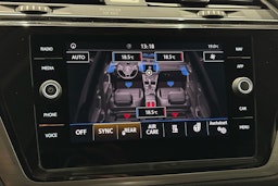 met. musta Volkswagen Touran 2020 kuva 25.