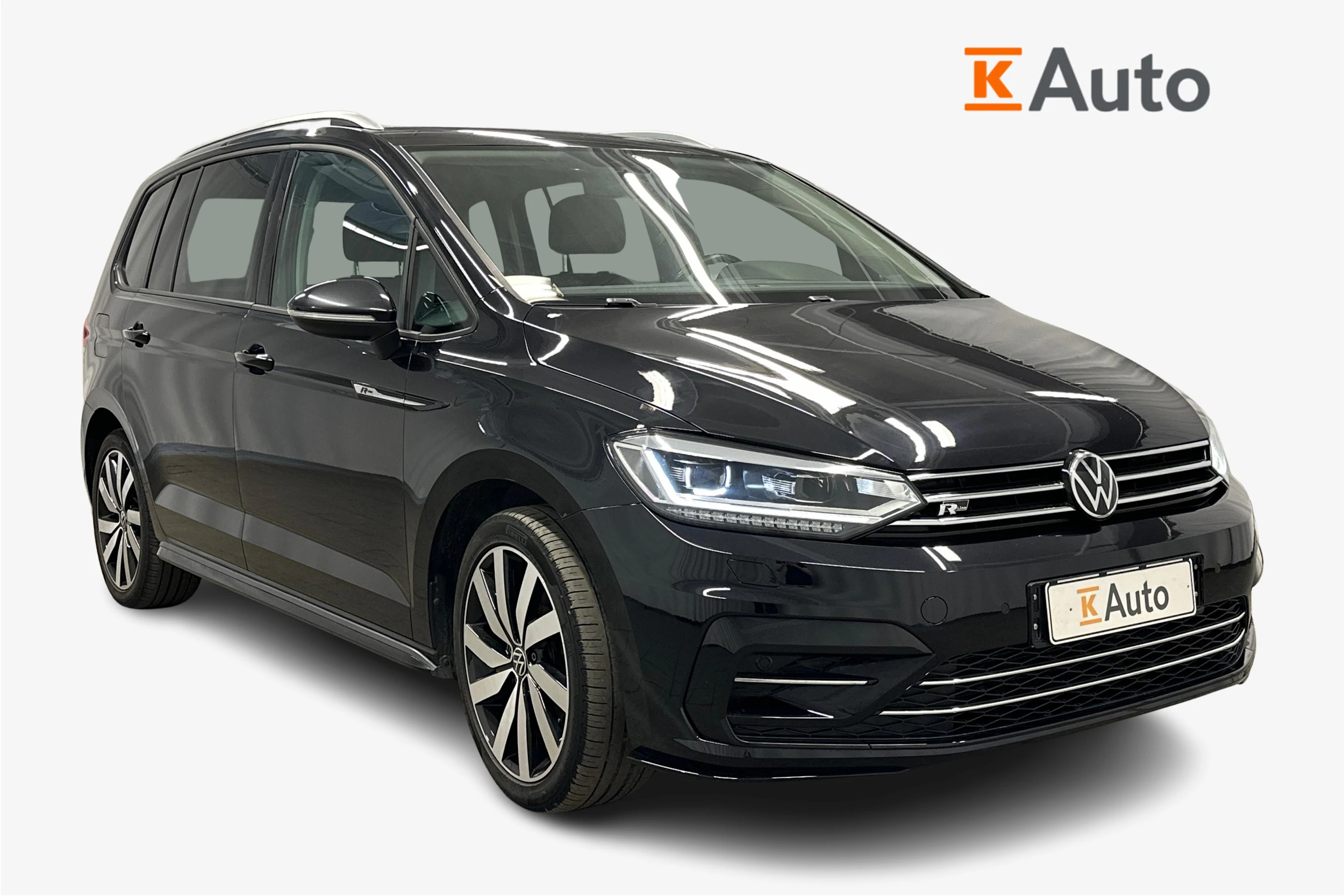 musta Volkswagen Touran 2021 kuva 1.