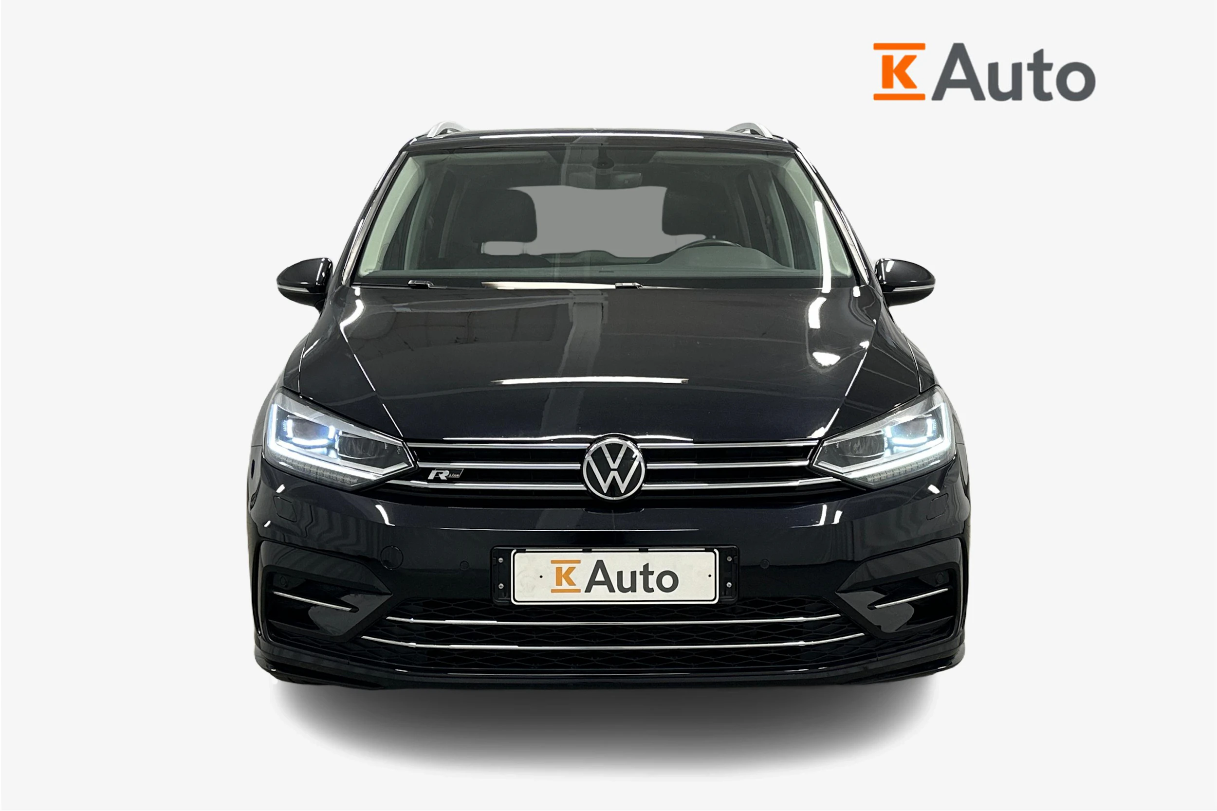 musta Volkswagen Touran 2021 kuva 5.