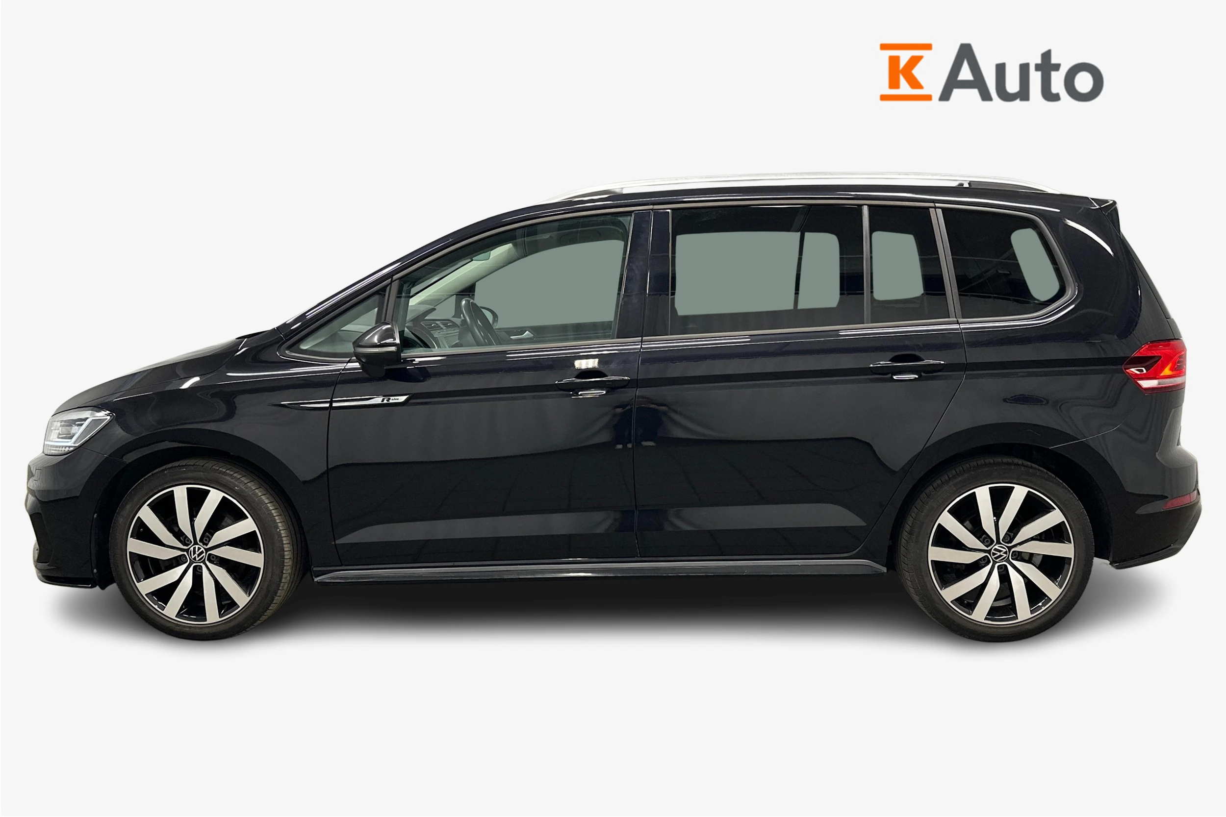 musta Volkswagen Touran 2021 kuva 7.