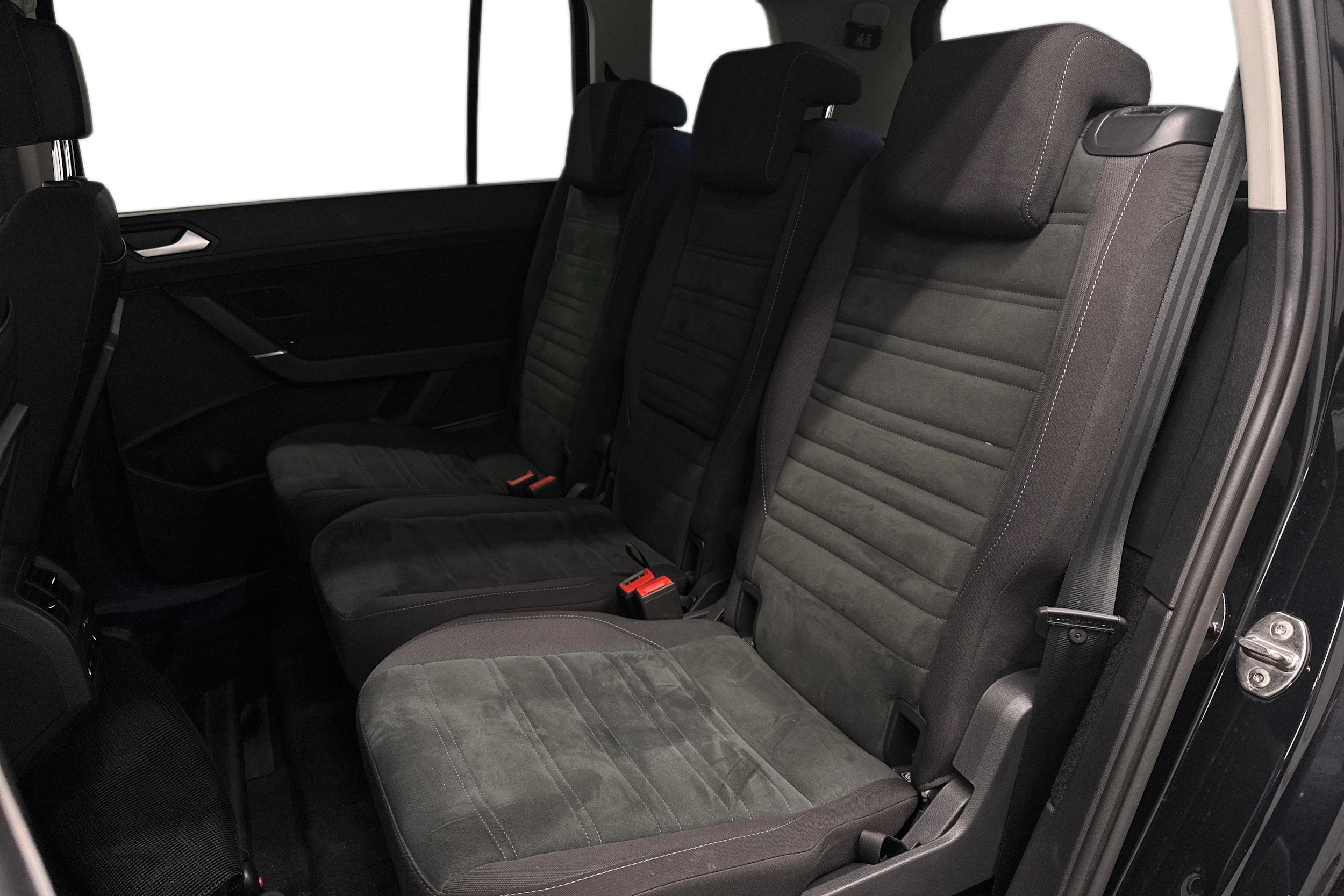 musta Volkswagen Touran 2021 kuva 11.