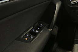 musta Volkswagen Touran 2021 kuva 17.