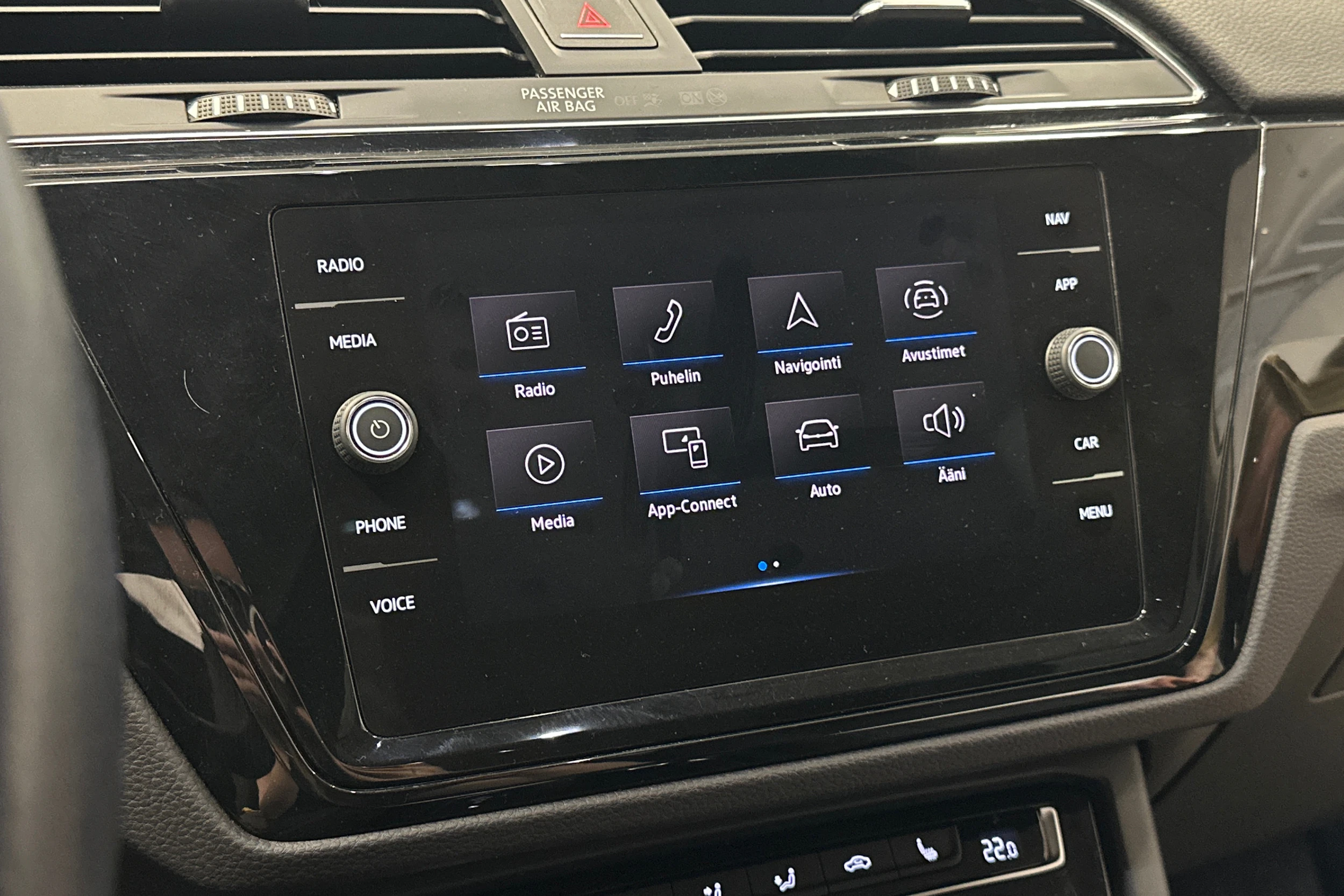 musta Volkswagen Touran 2021 kuva 20.