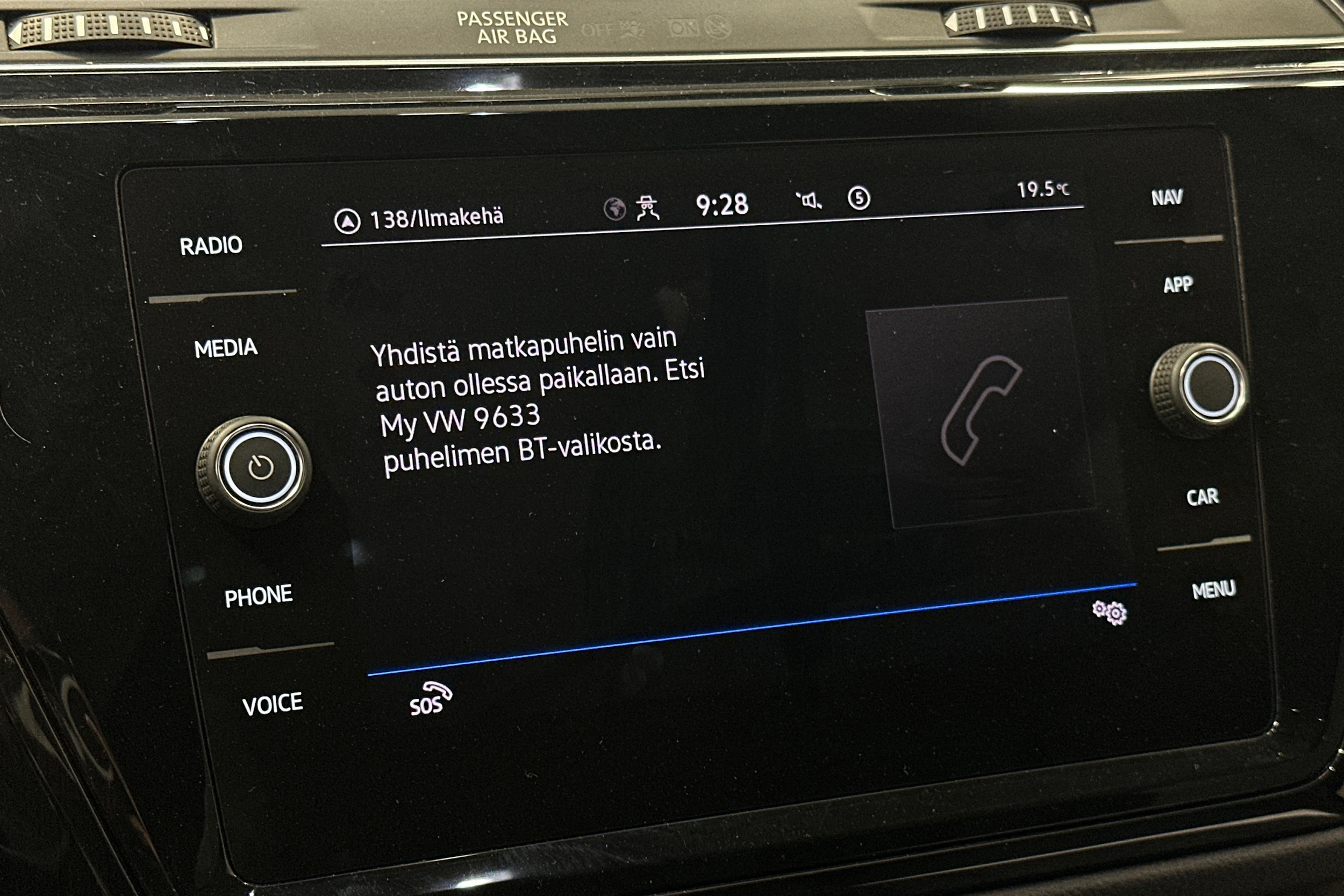 musta Volkswagen Touran 2021 kuva 22.