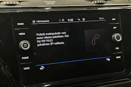 musta Volkswagen Touran 2021 kuva 22.