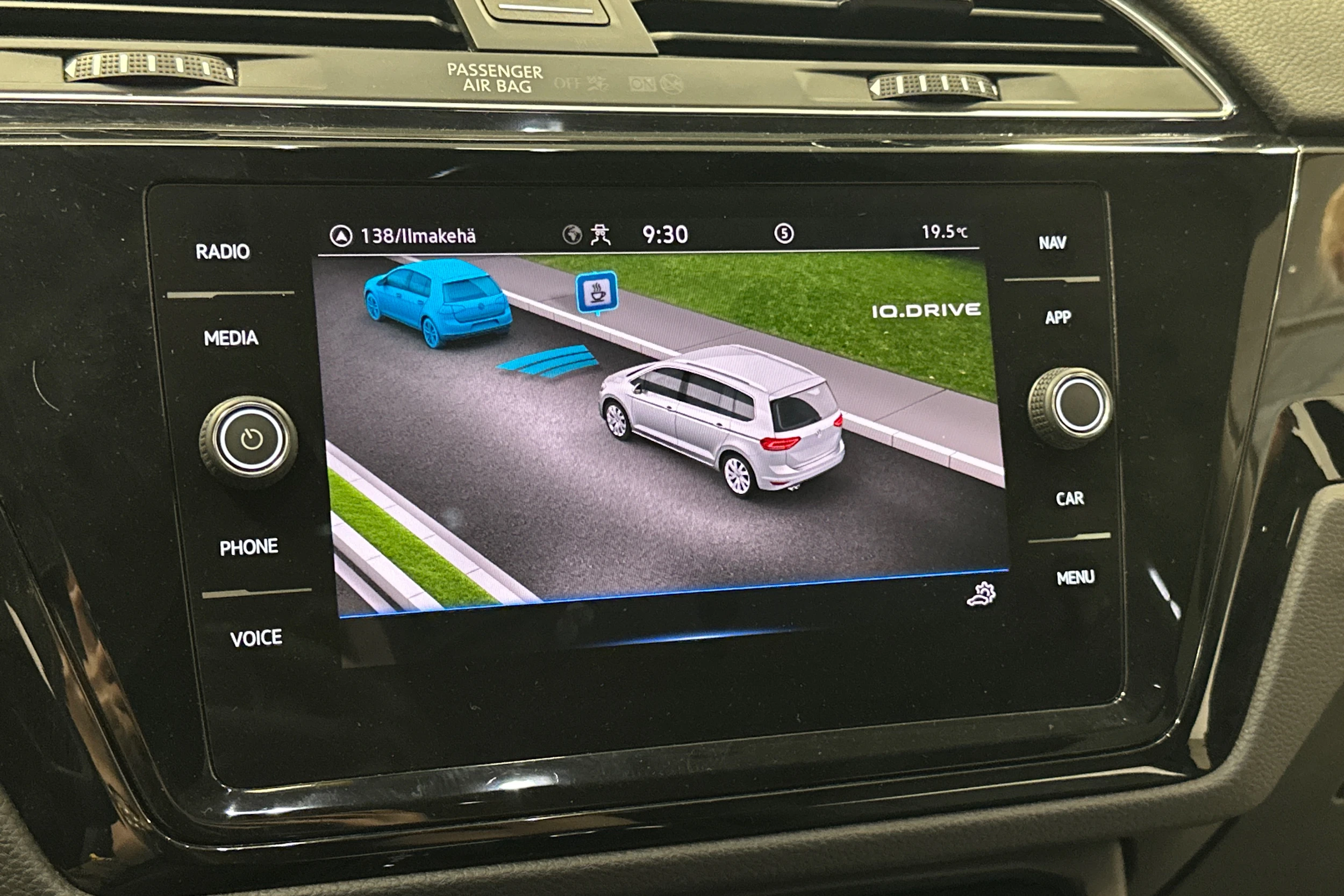 musta Volkswagen Touran 2021 kuva 25.
