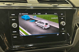 musta Volkswagen Touran 2021 kuva 25.