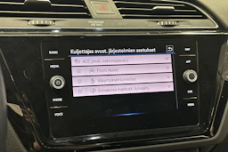 musta Volkswagen Touran 2021 kuva 26.