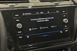 musta Volkswagen Touran 2021 kuva 27.