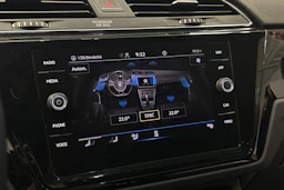 musta Volkswagen Touran 2021 kuva 29.