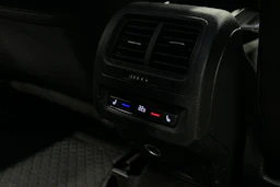 musta Volkswagen Touran 2021 kuva 32.